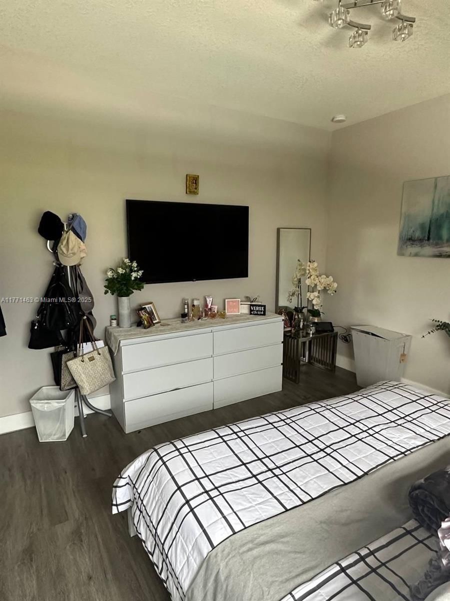 Real estate property located at 8868 161st Ter, Miami-dade, Dunnwoody Lake, Miami Lakes, FL
