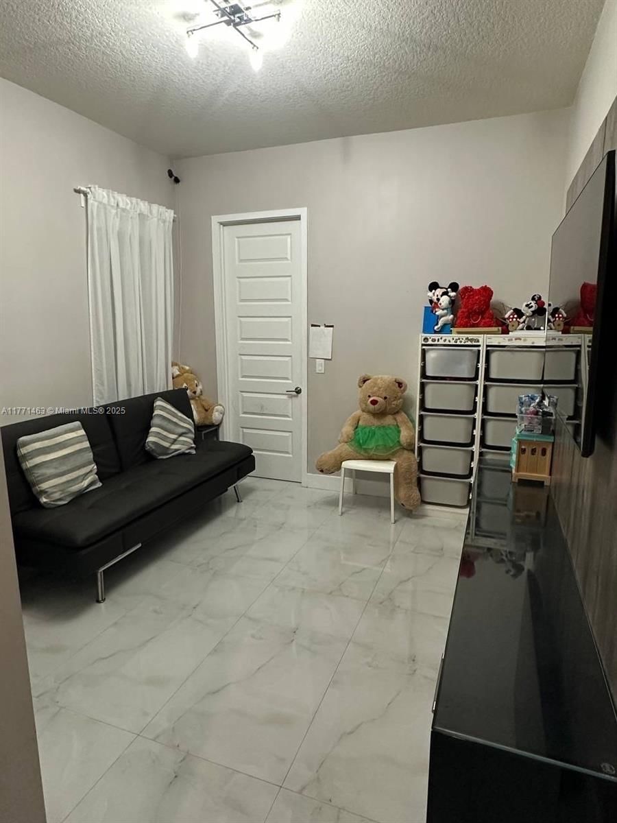 Real estate property located at 8868 161st Ter, Miami-dade, Dunnwoody Lake, Miami Lakes, FL