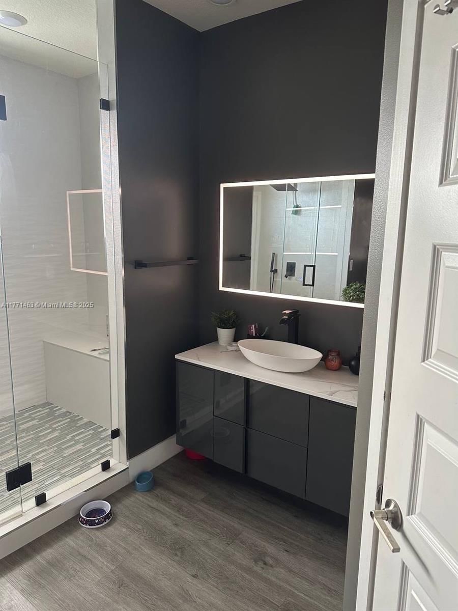 Real estate property located at 8868 161st Ter, Miami-dade, Dunnwoody Lake, Miami Lakes, FL