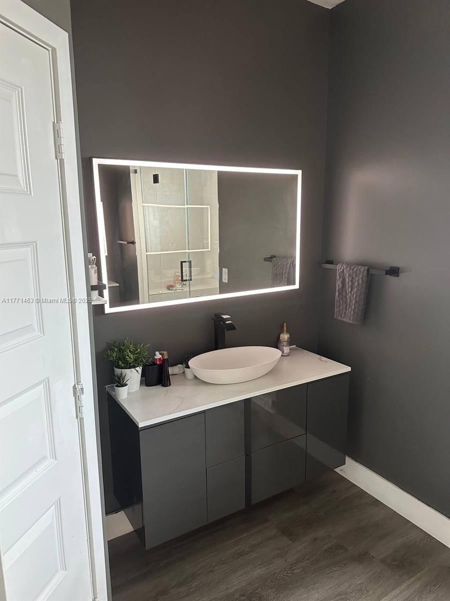 Real estate property located at 8868 161st Ter, Miami-dade, Dunnwoody Lake, Miami Lakes, FL
