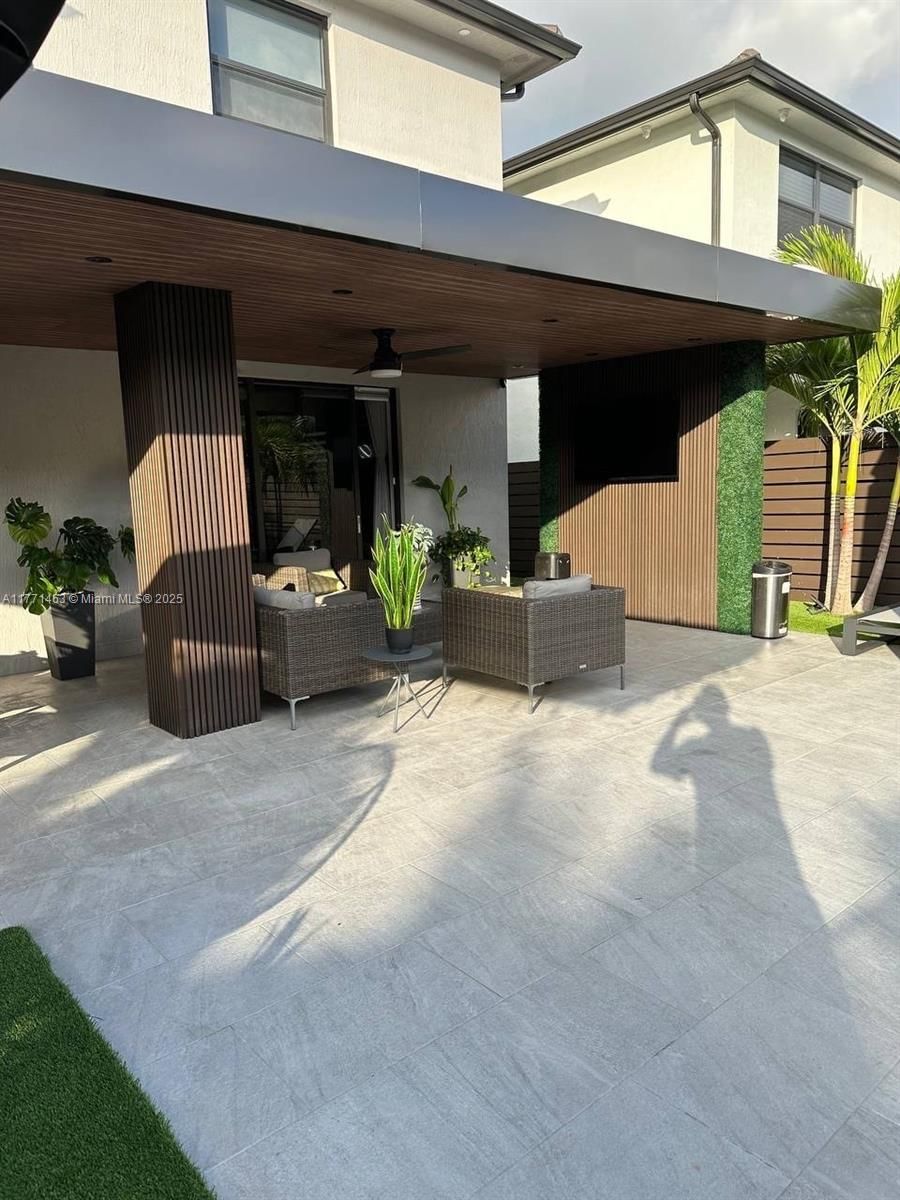 Real estate property located at 8868 161st Ter, Miami-dade, Dunnwoody Lake, Miami Lakes, FL