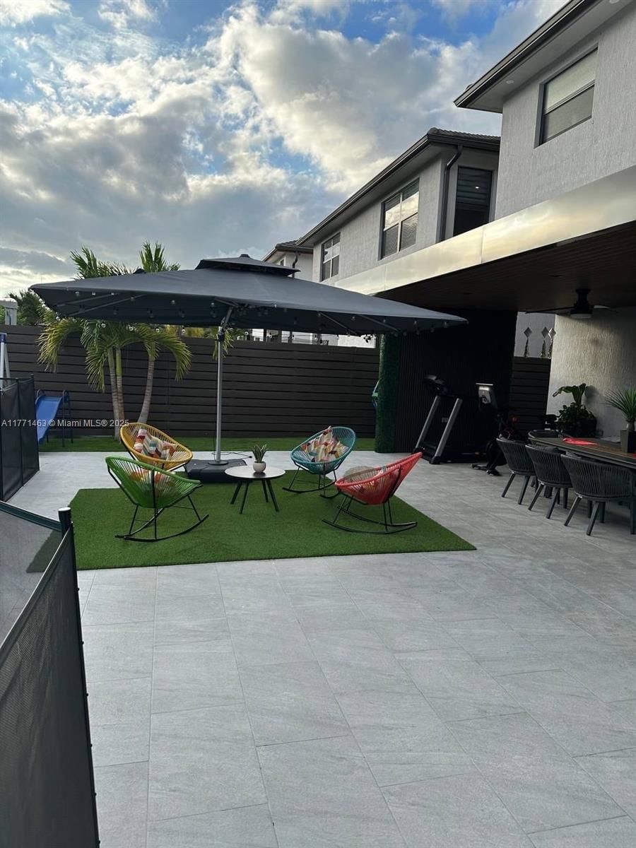 Real estate property located at 8868 161st Ter, Miami-dade, Dunnwoody Lake, Miami Lakes, FL