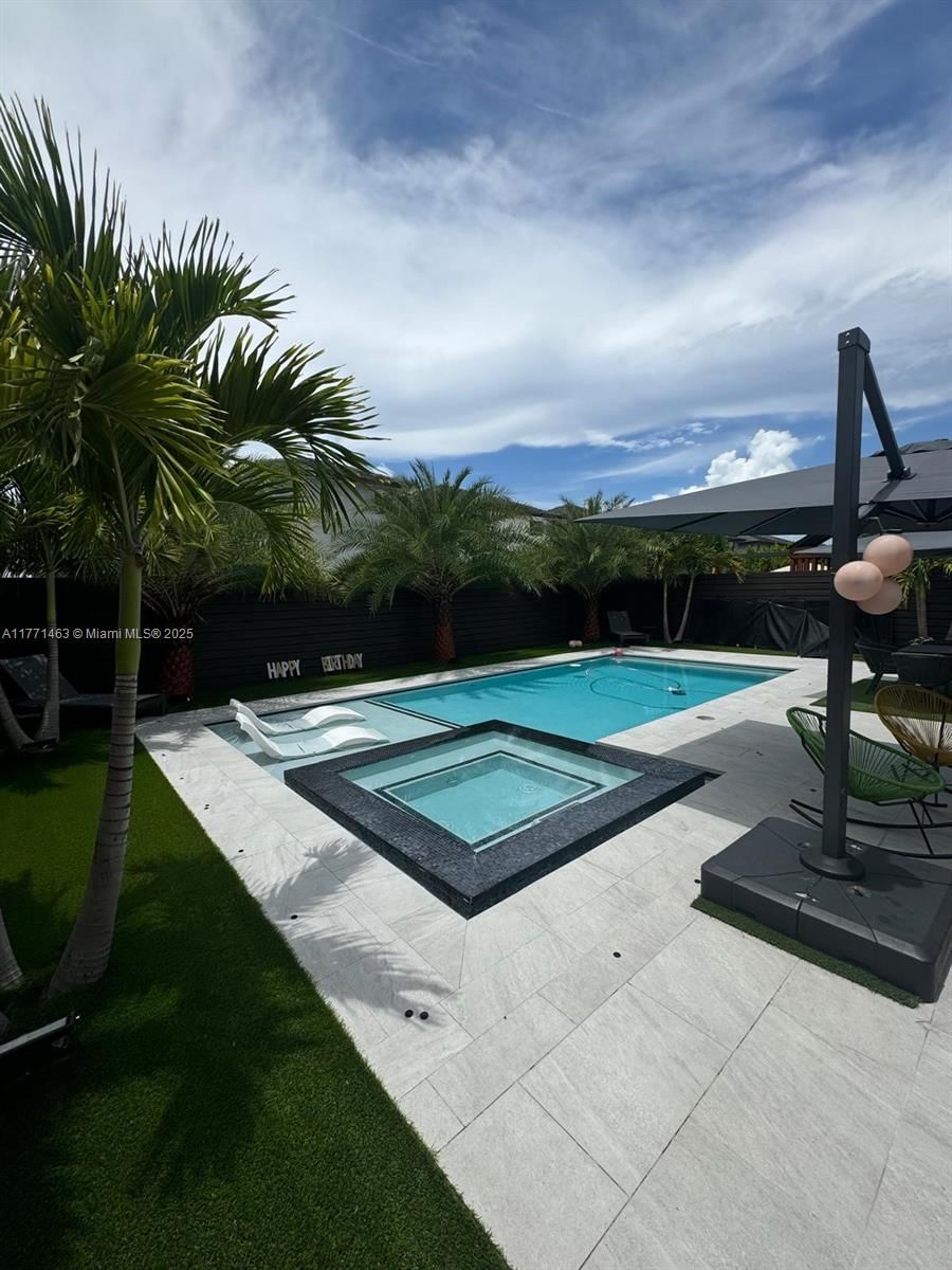 Real estate property located at 8868 161st Ter, Miami-dade, Dunnwoody Lake, Miami Lakes, FL