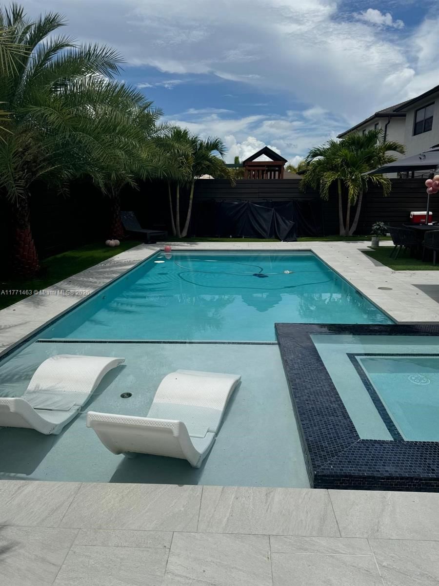Real estate property located at 8868 161st Ter, Miami-dade, Dunnwoody Lake, Miami Lakes, FL