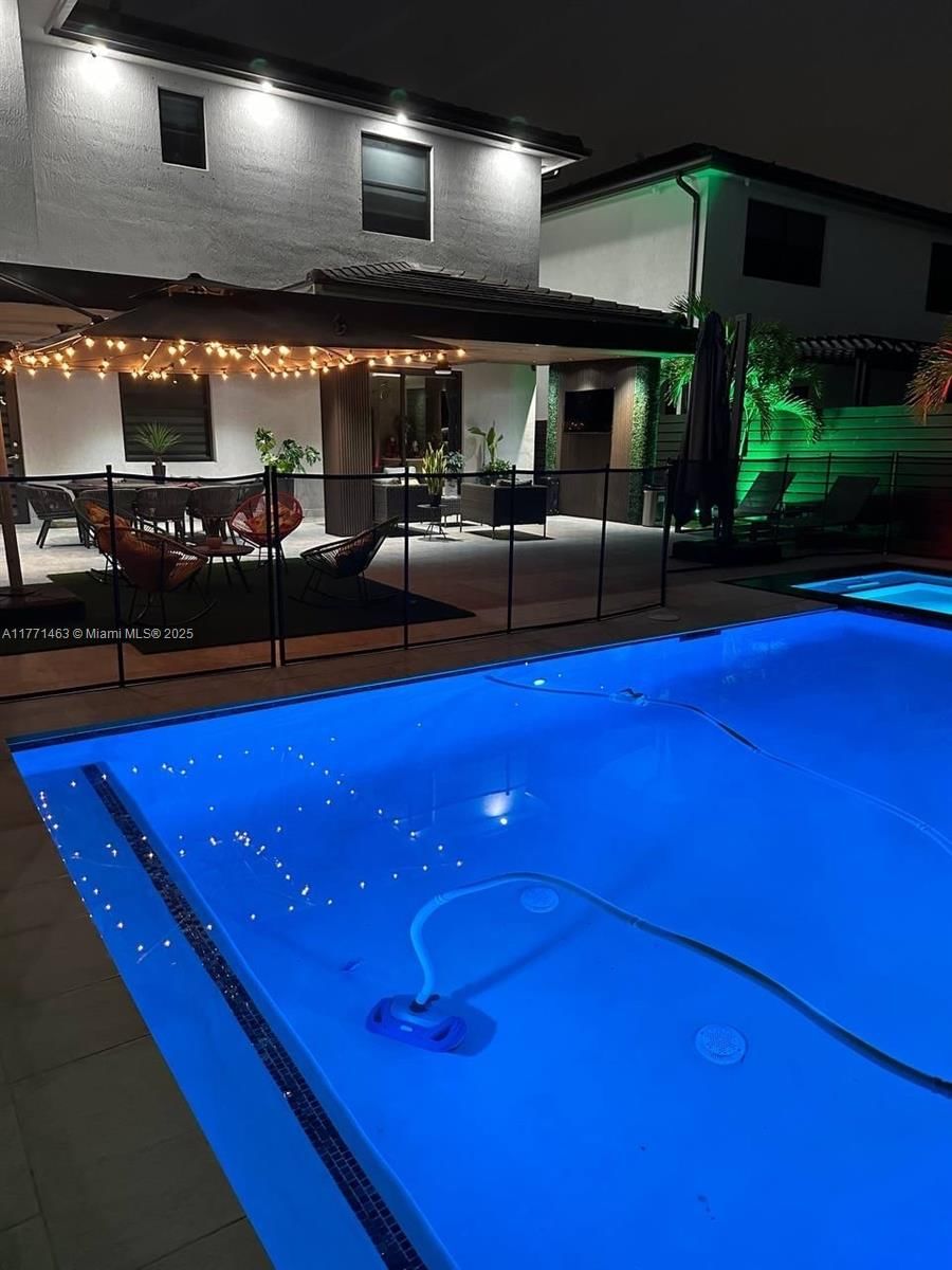 Real estate property located at 8868 161st Ter, Miami-dade, Dunnwoody Lake, Miami Lakes, FL