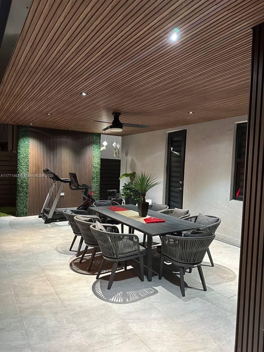 Real estate property located at 8868 161st Ter, Miami-dade, Dunnwoody Lake, Miami Lakes, FL