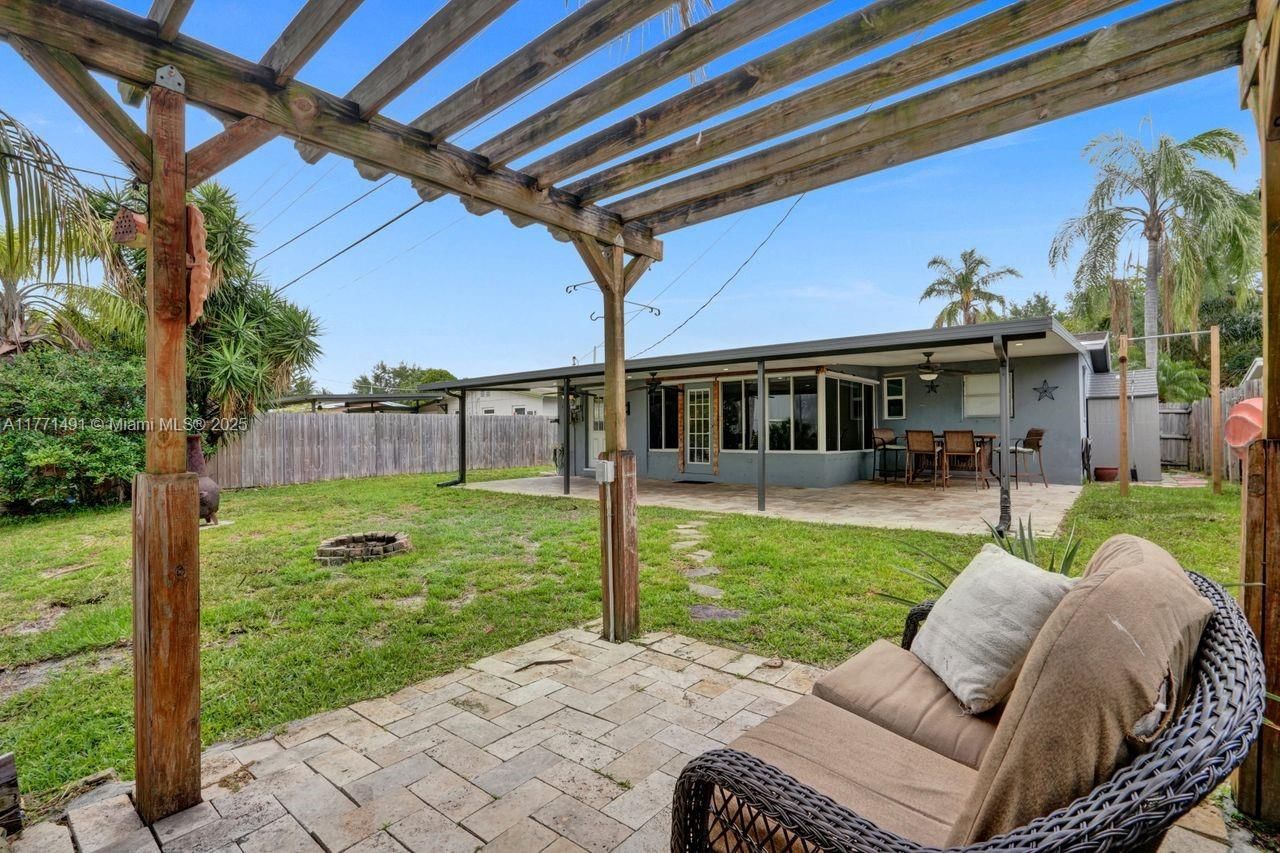 Real estate property located at 1240 41st St, Broward, Twin Lakes Homes Sec 4, Oakland Park, FL
