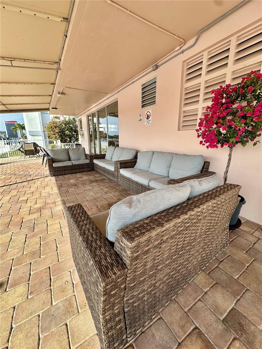 Real estate property located at 3161 Ocean Dr #708, Broward, Clifton Condo, Hallandale Beach, FL