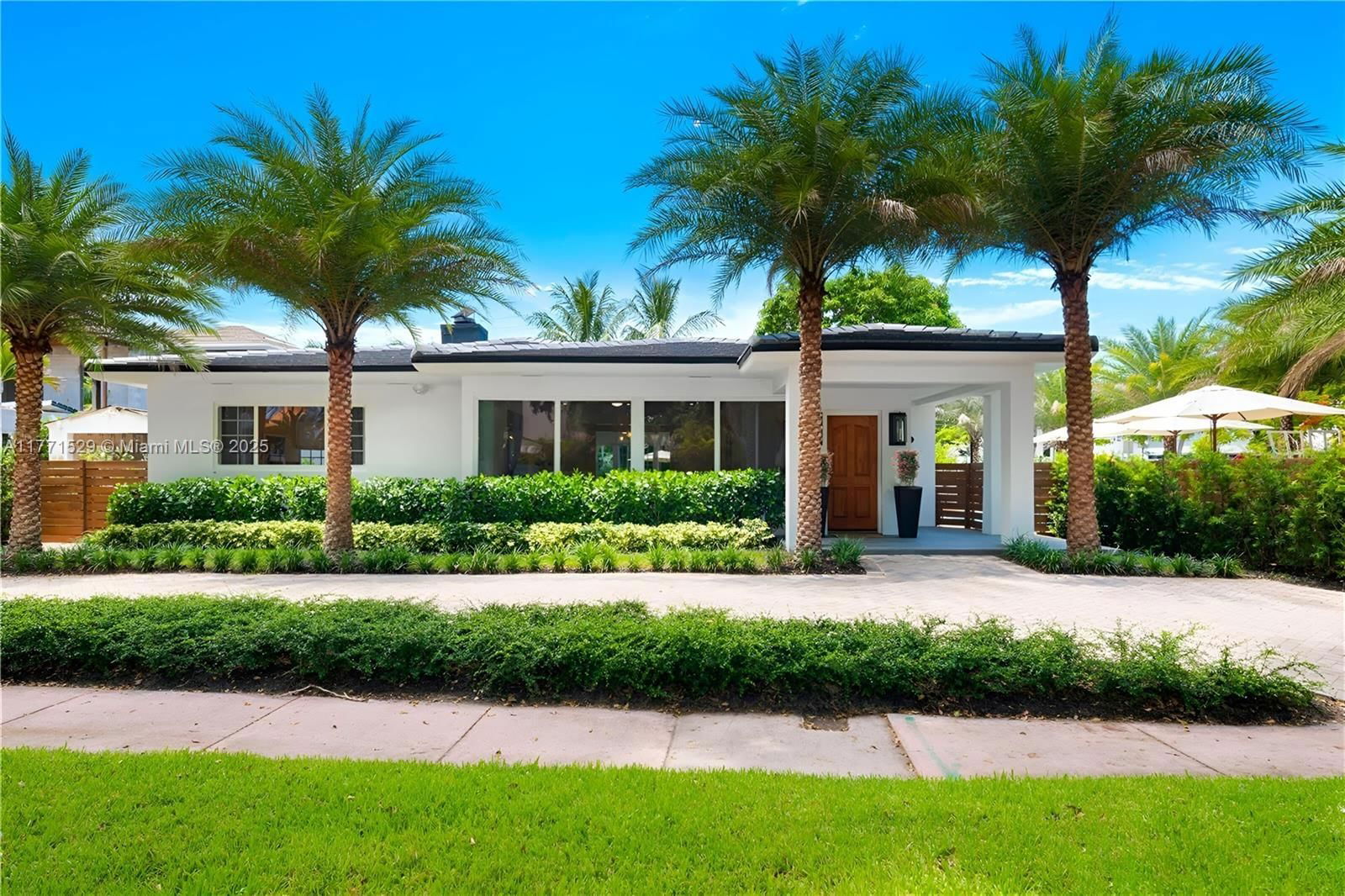 Real estate property located at 2575 Pine Tree Dr, Miami-dade, Flamingo Terrace Extensio, Miami Beach, FL