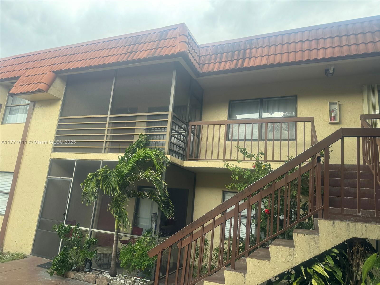 Real estate property located at 6545 27th Ct #24-47, Miami-dade, Lago Grande Three-a Condo, Hialeah, FL