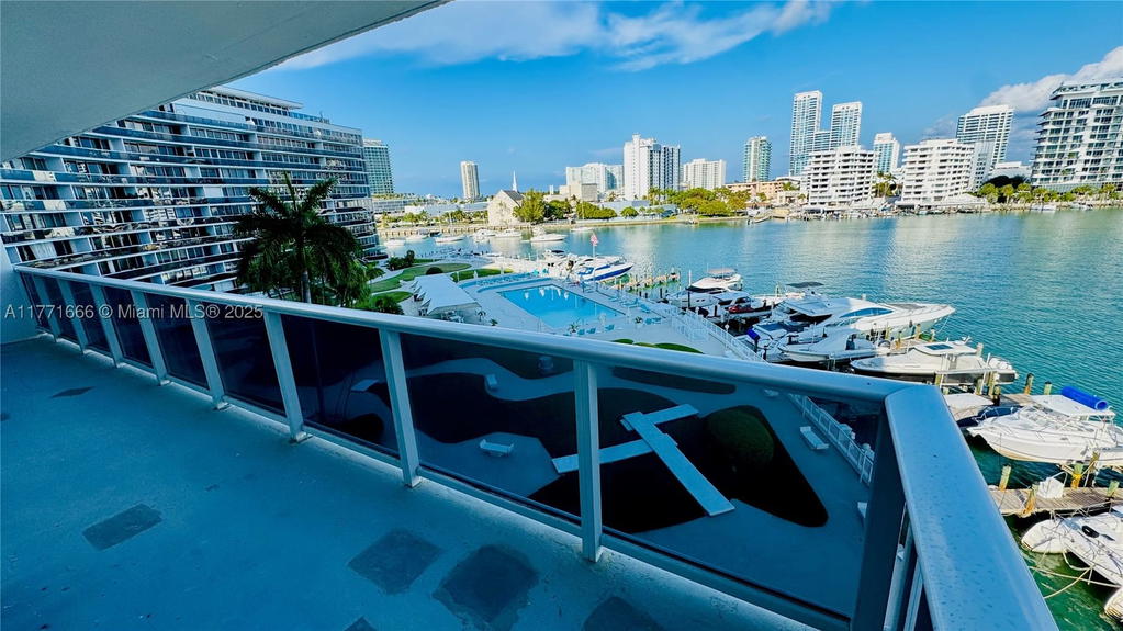 Real estate property located at 900 Bay Dr #526, Miami-dade, King Cole Condo, Miami Beach, FL