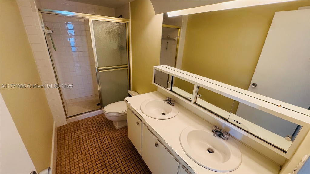 Real estate property located at 900 Bay Dr #526, Miami-dade, King Cole Condo, Miami Beach, FL