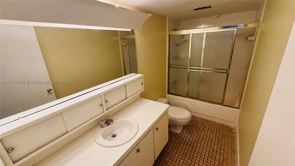 Real estate property located at 900 Bay Dr #526, Miami-dade, King Cole Condo, Miami Beach, FL