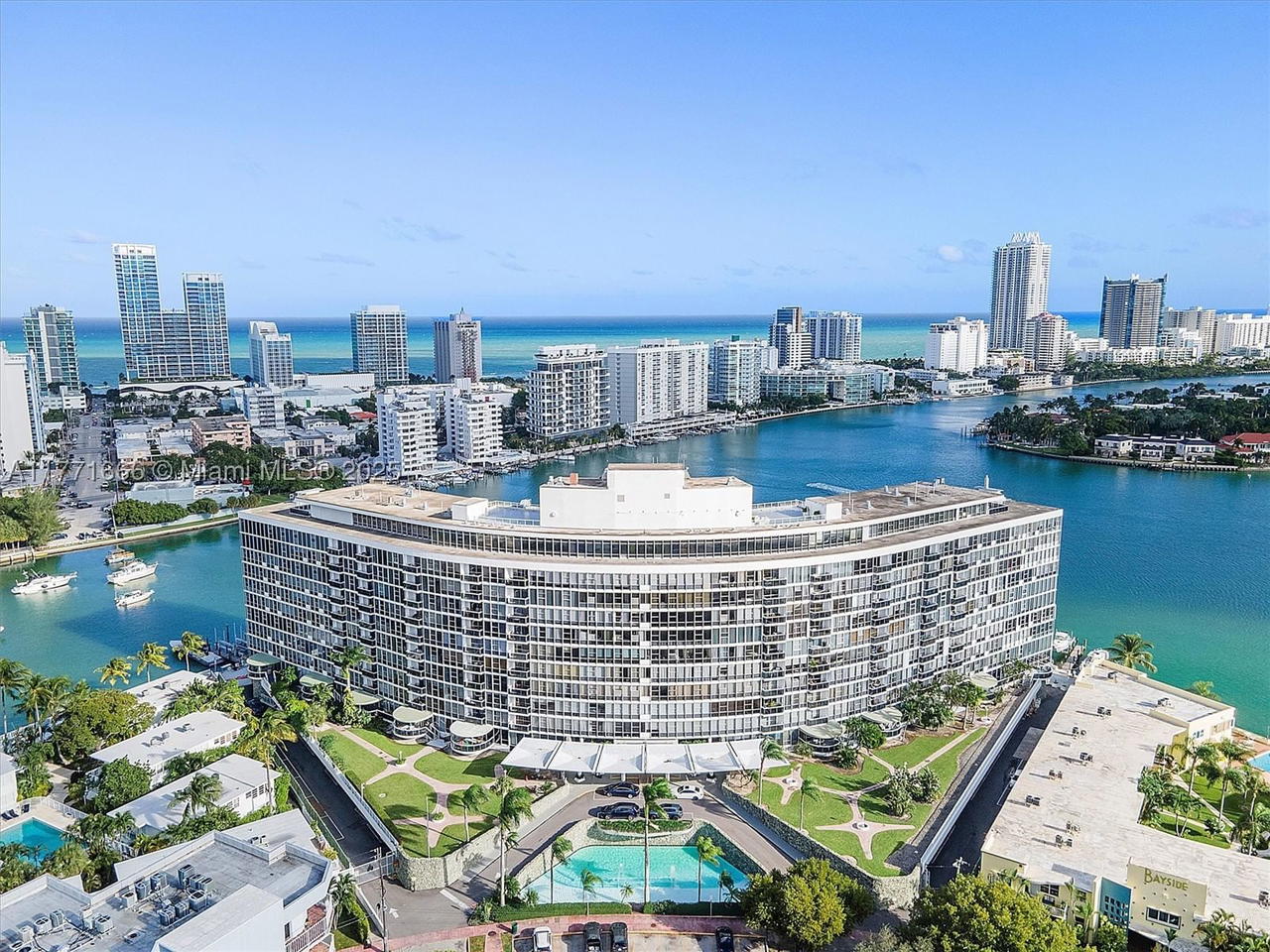 Real estate property located at 900 Bay Dr #526, Miami-dade, King Cole Condo, Miami Beach, FL