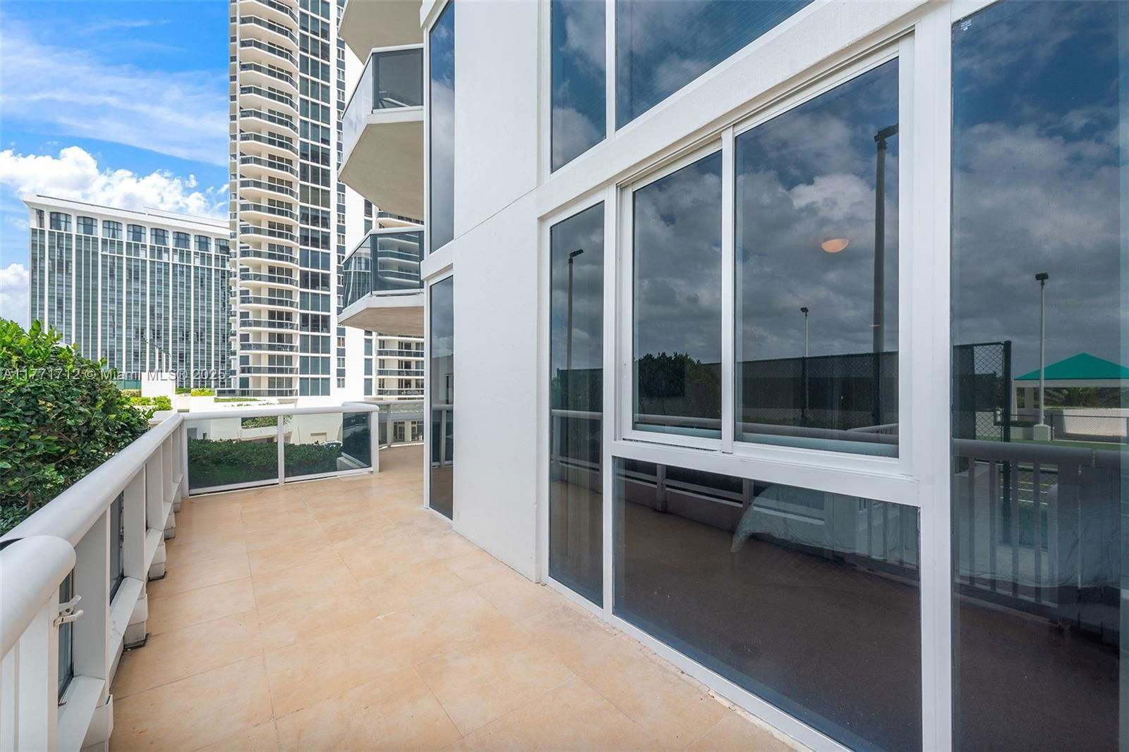 Real estate property located at 4775 Collins Ave #507, Miami-dade, Green Diamond Condo, Miami Beach, FL