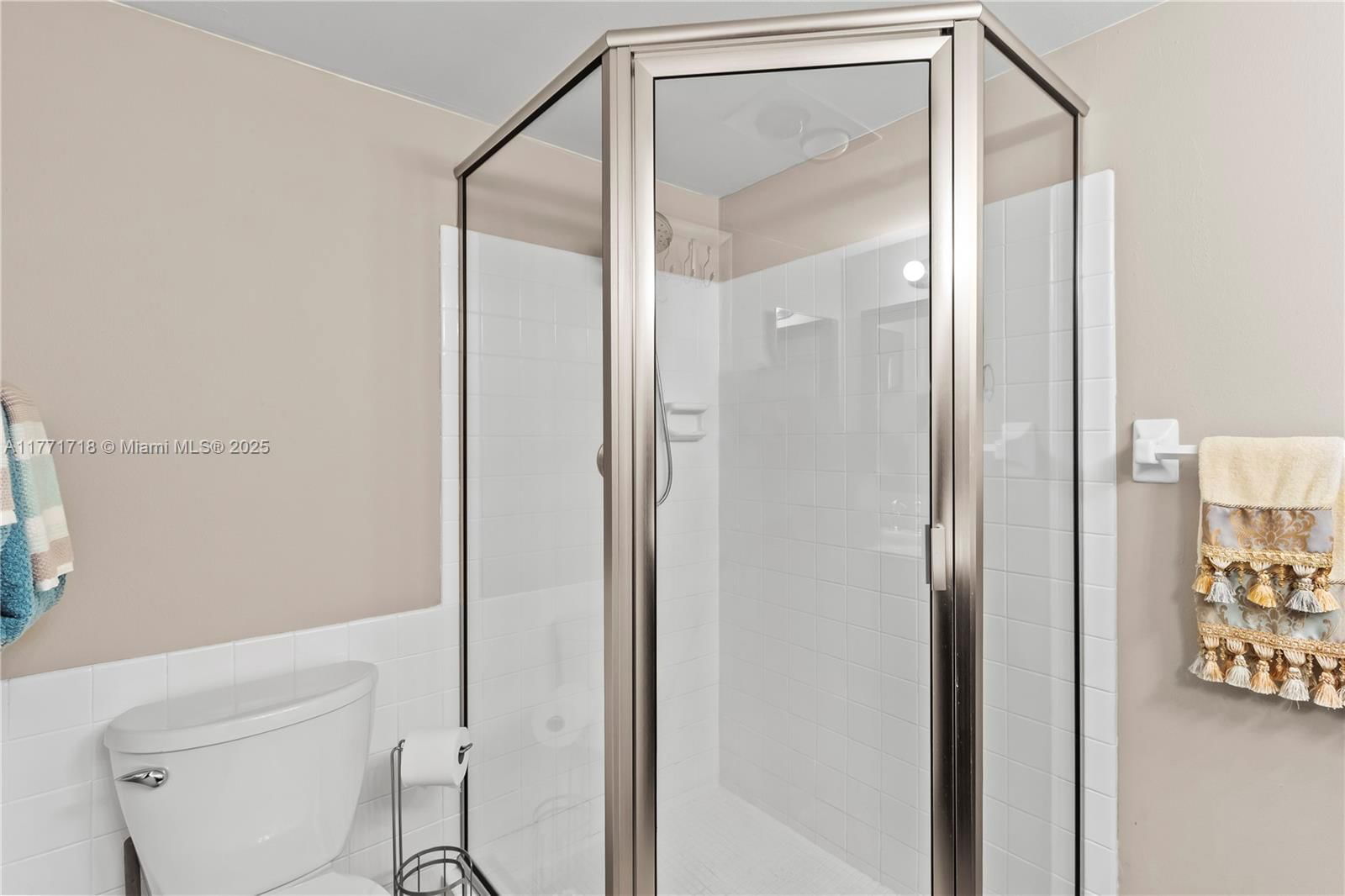 Real estate property located at 4800 Bayview Dr #402, Broward, Coral Towers Condo, Fort Lauderdale, FL