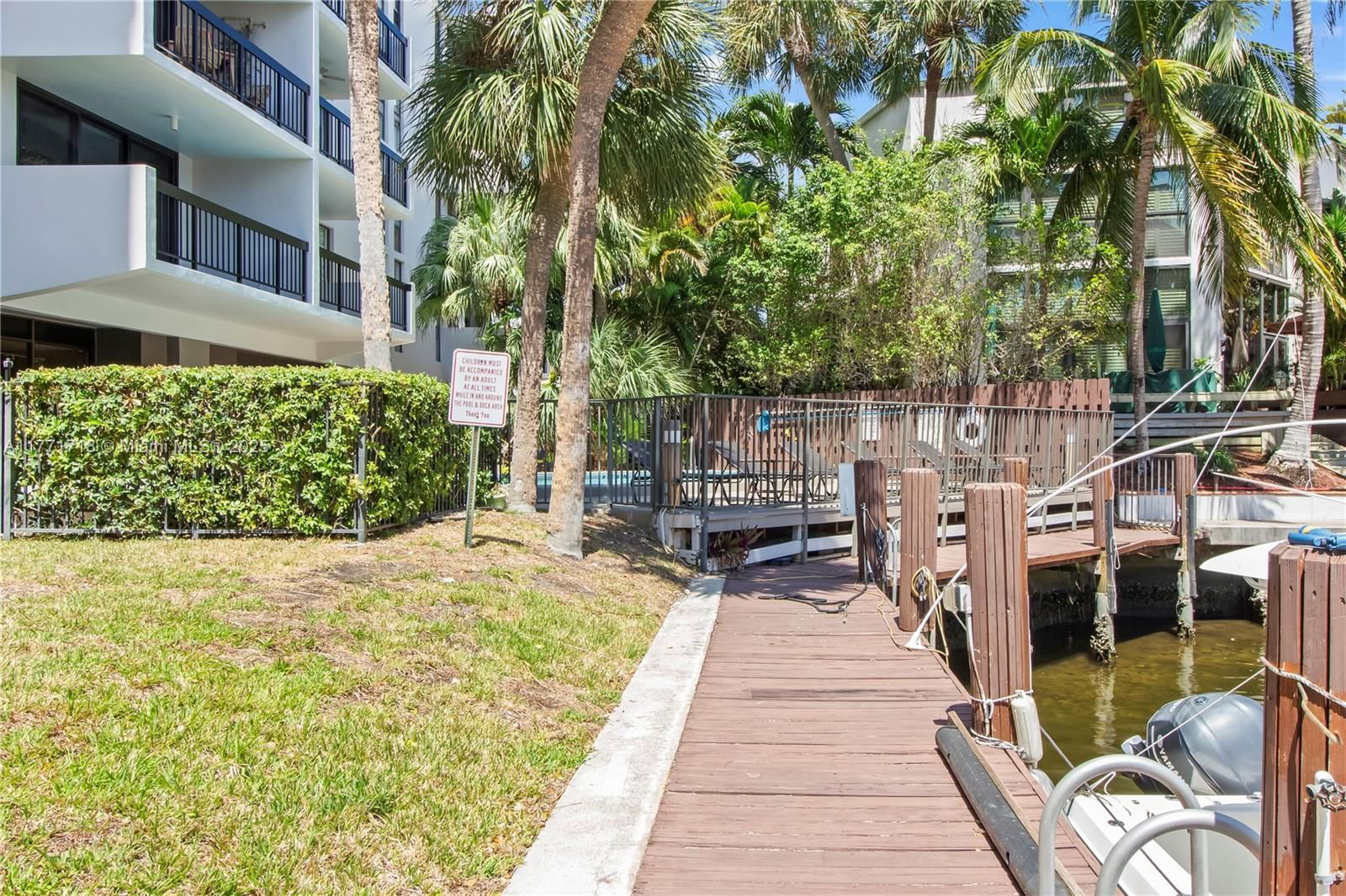 Real estate property located at 4800 Bayview Dr #402, Broward, Coral Towers Condo, Fort Lauderdale, FL