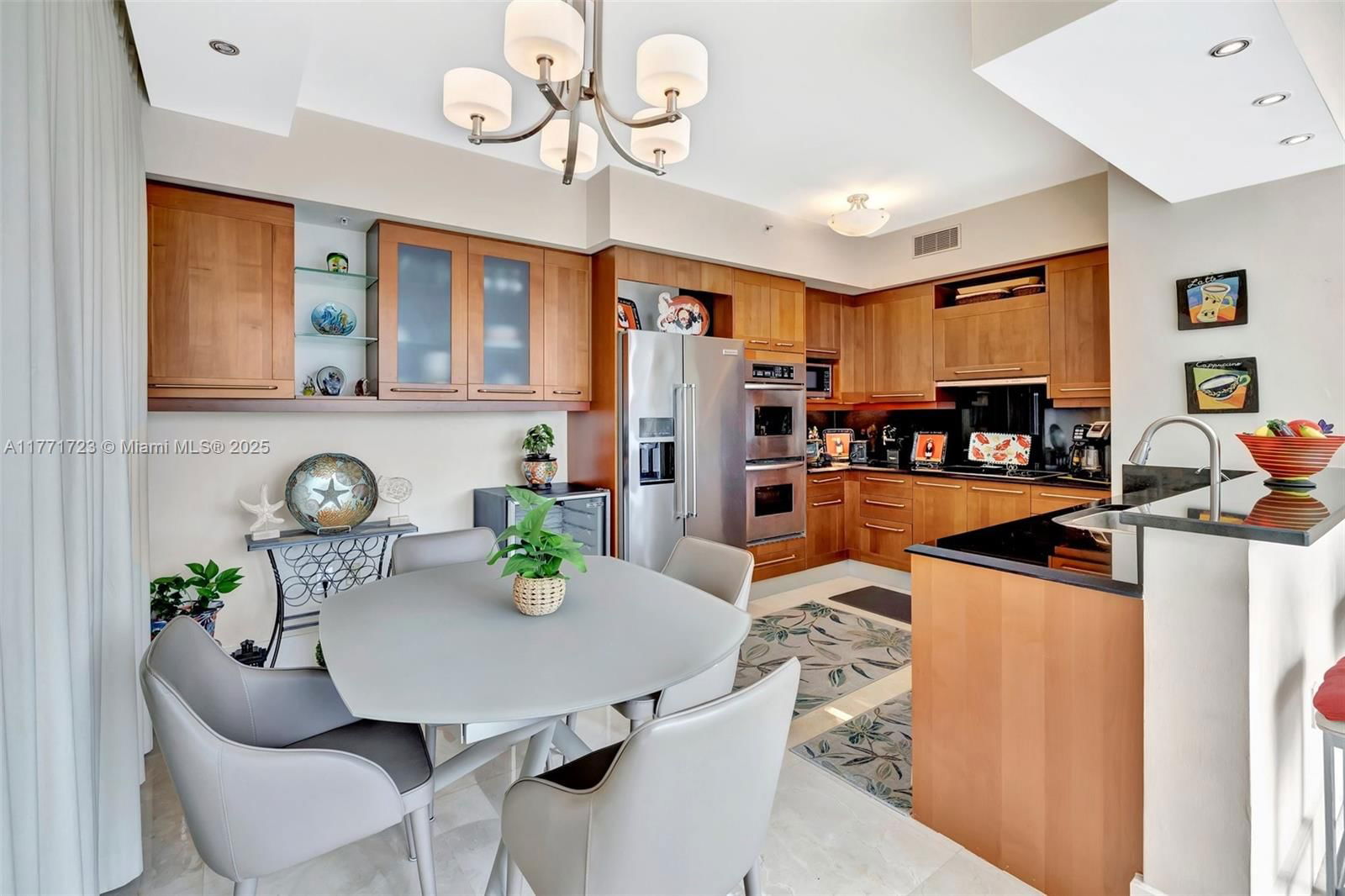 Real estate property located at 333 Las Olas Way #1007, Broward, Las Olas River House Cond, Fort Lauderdale, FL