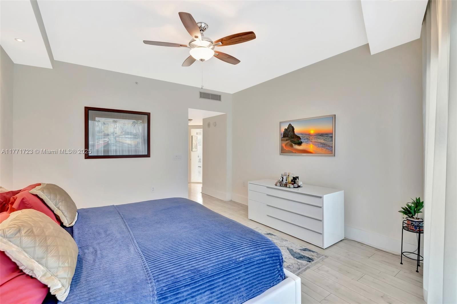 Real estate property located at 333 Las Olas Way #1007, Broward, Las Olas River House Cond, Fort Lauderdale, FL