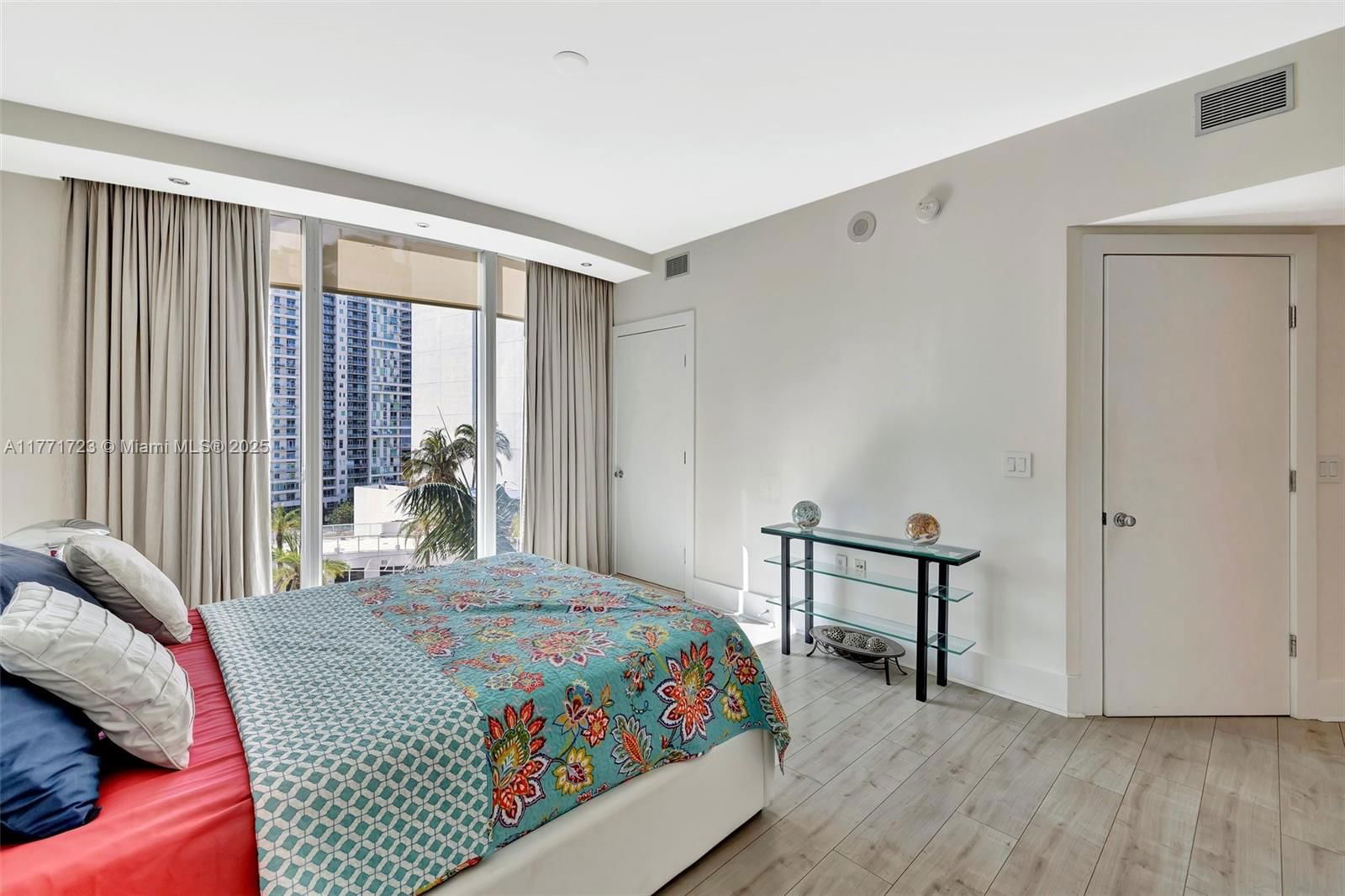 Real estate property located at 333 Las Olas Way #1007, Broward, Las Olas River House Cond, Fort Lauderdale, FL