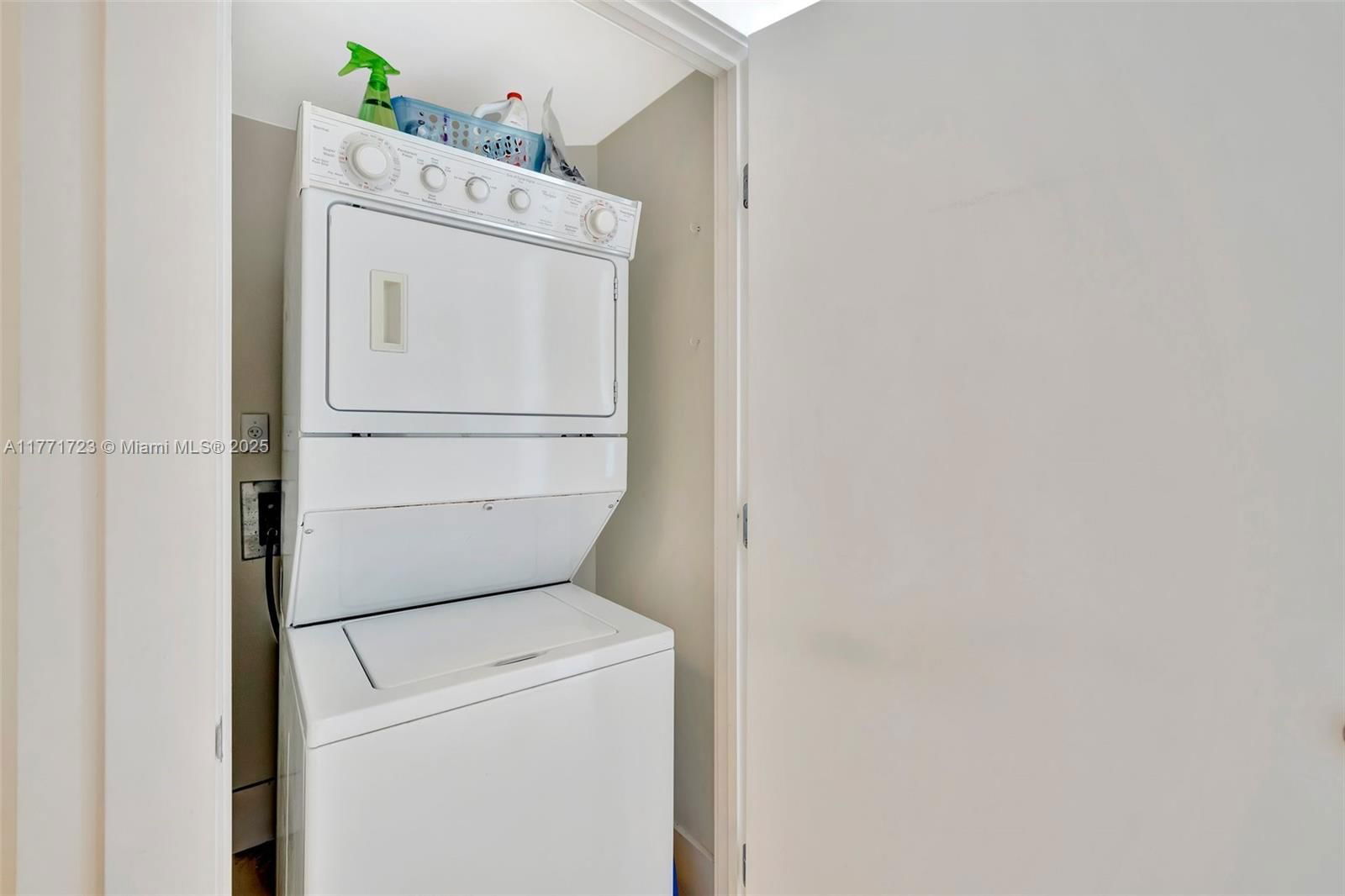 Real estate property located at 333 Las Olas Way #1007, Broward, Las Olas River House Cond, Fort Lauderdale, FL