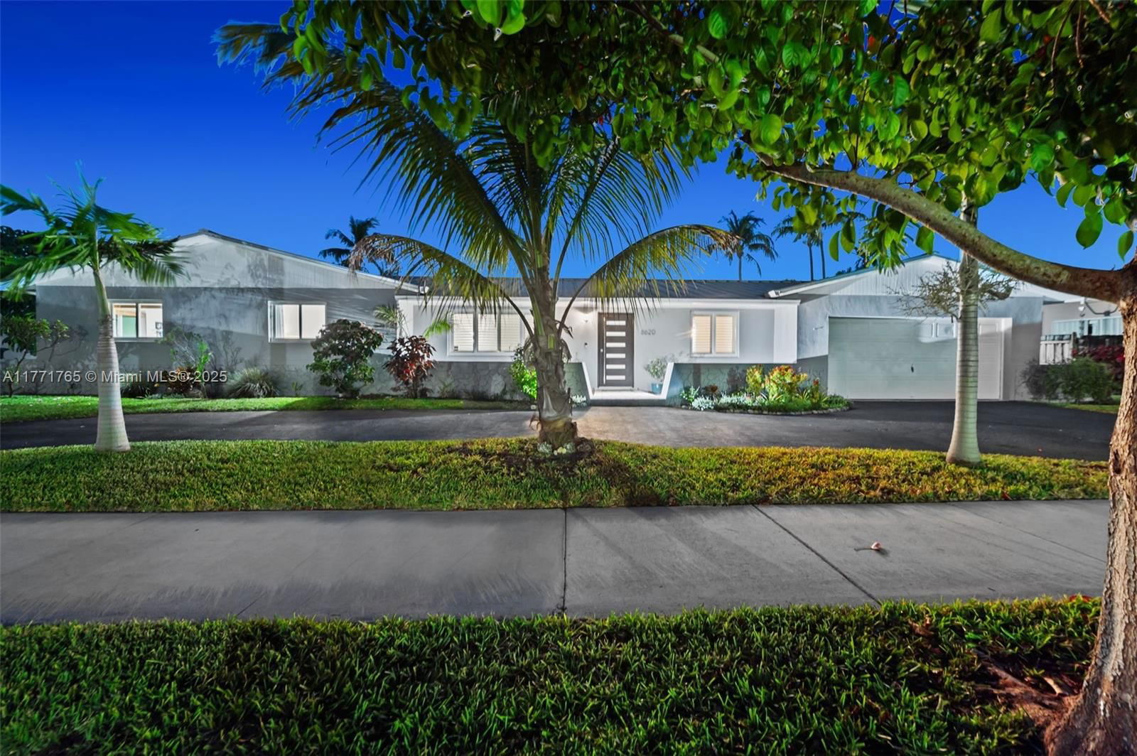 Real estate property located at 8620 86th Ave, Miami-dade, Kendall Point 2nd Addn, Miami, FL