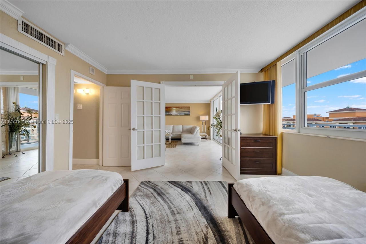Real estate property located at 2030 Ocean Dr #2009, Broward, Parker Plaza Condo Estate, Hallandale Beach, FL