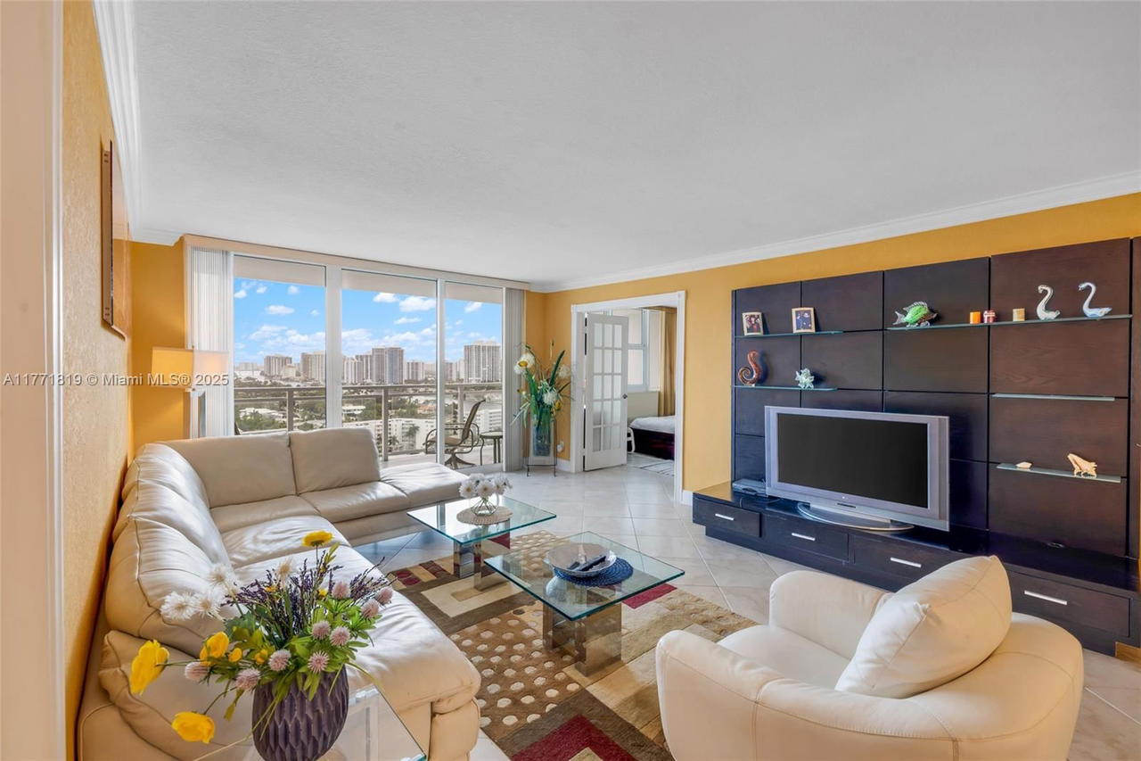 Real estate property located at 2030 Ocean Dr #2009, Broward, Parker Plaza Condo Estate, Hallandale Beach, FL