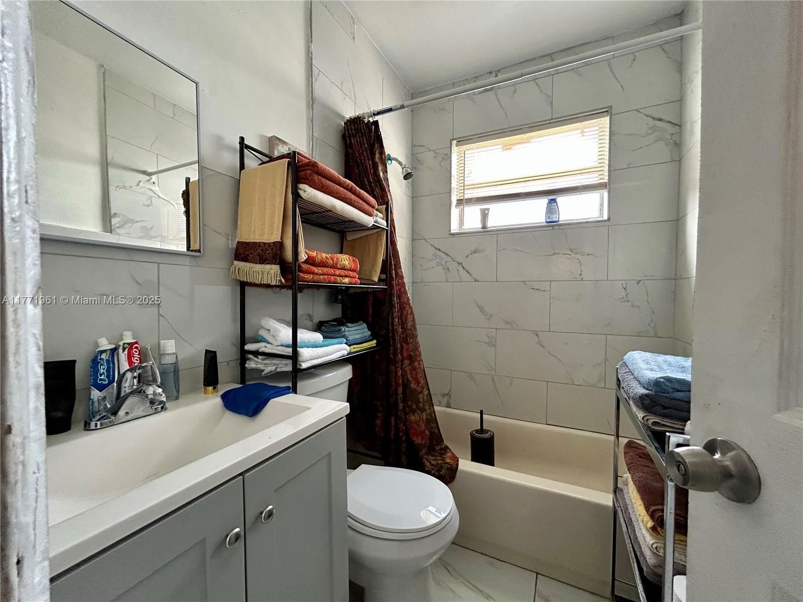 Real estate property located at 2013 Washington Ave, Miami-dade, Magnolia Sub, Opa-Locka, FL