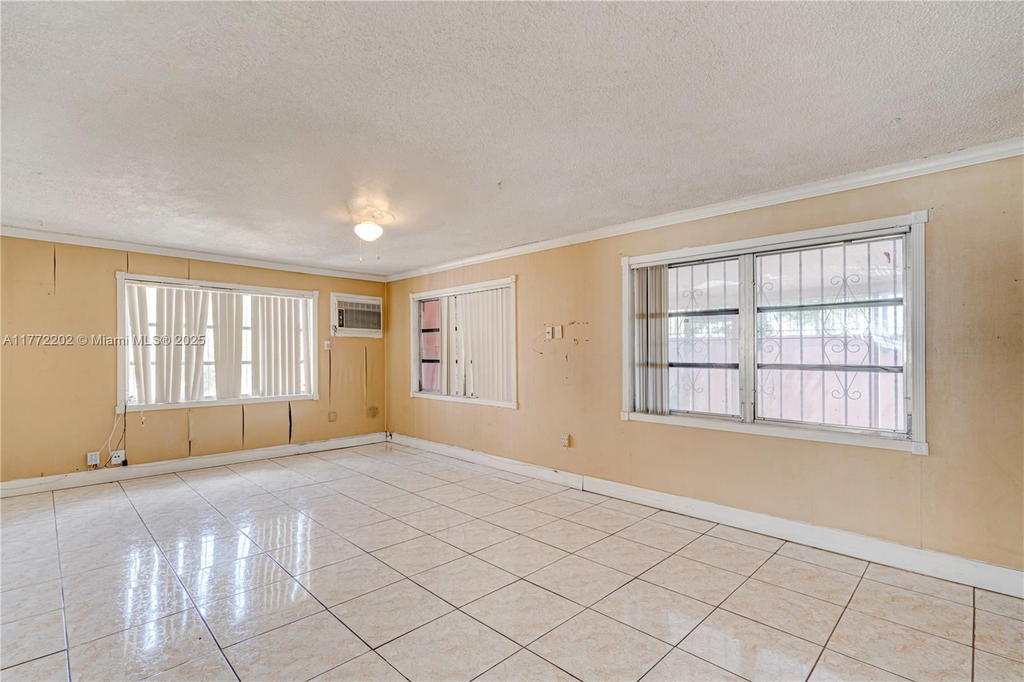 Real estate property located at 390 44th St, Miami-dade, Sub Of Pb 7-113, Hialeah, FL