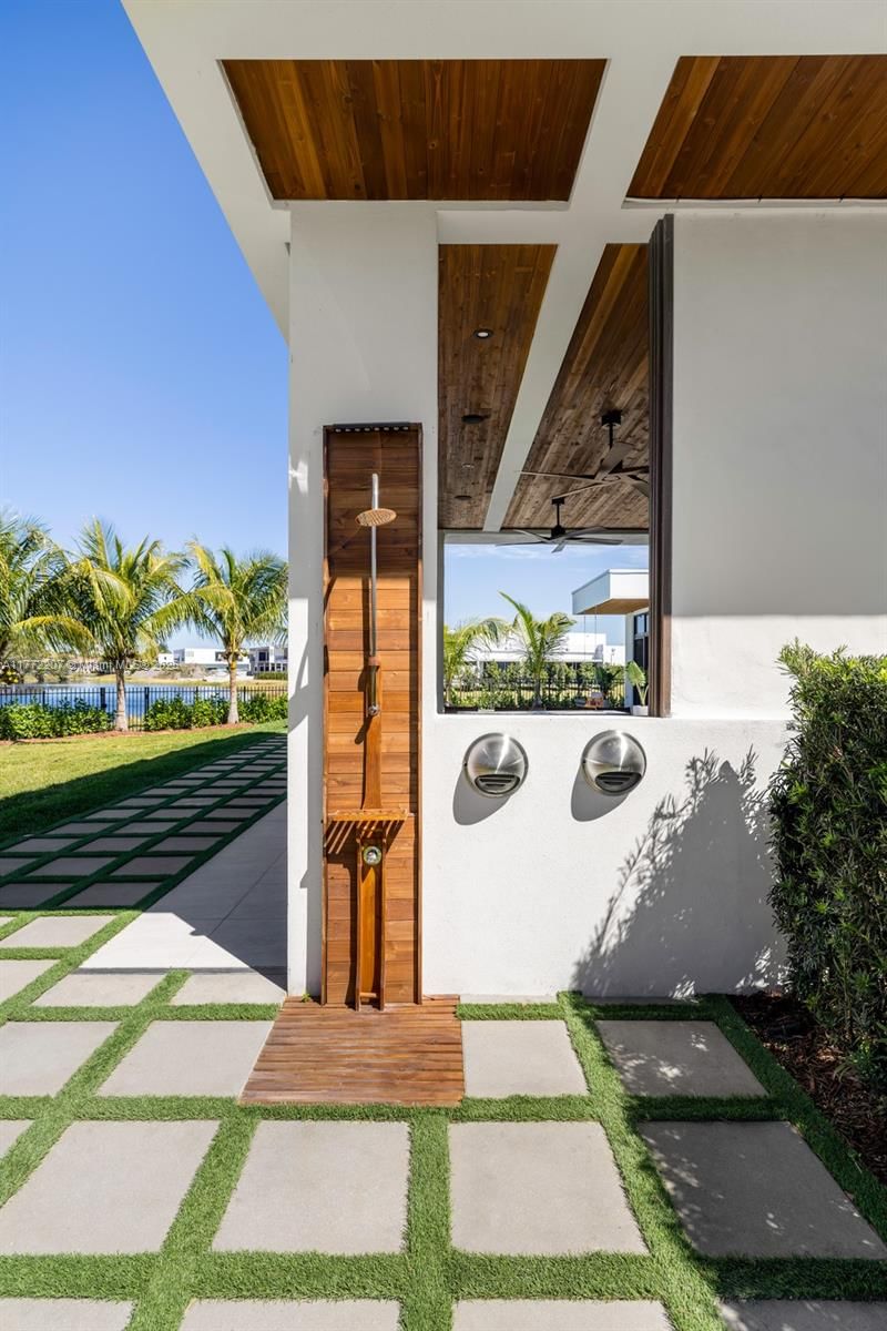 Real estate property located at 16649 Botaniko Dr N, Broward, Weston Estates, Weston, FL