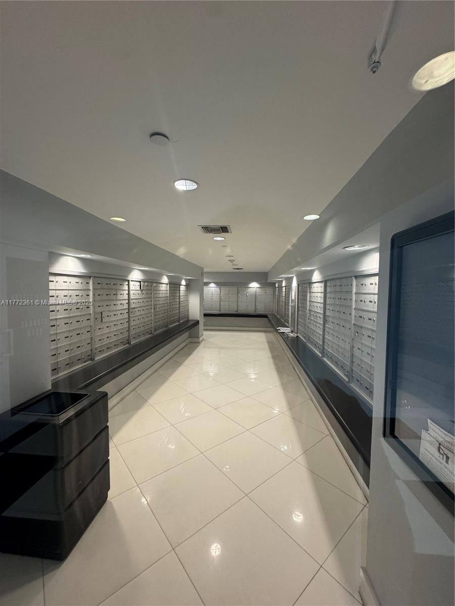 Real estate property located at 1800 Bayshore Dr #1404, Miami-dade, 1800 Club Condo, Miami, FL