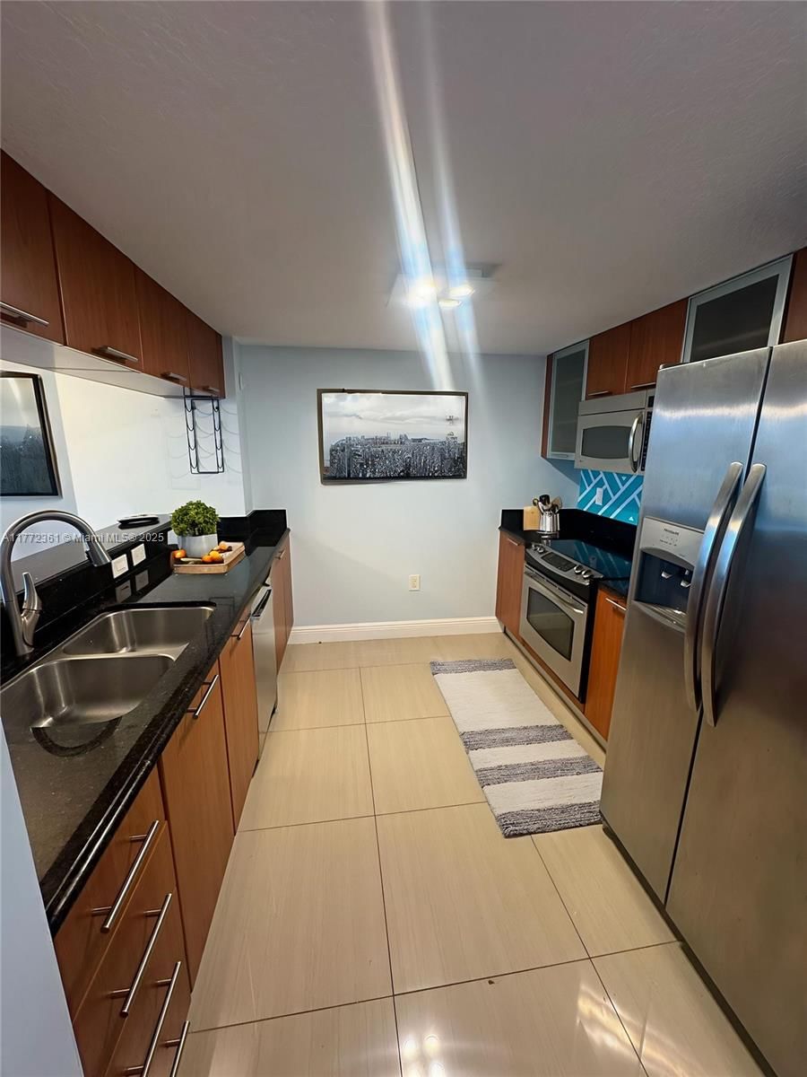 Real estate property located at 1800 Bayshore Dr #1404, Miami-dade, 1800 Club Condo, Miami, FL