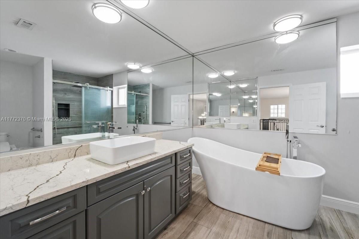 Real estate property located at 2519 30th Ave, Broward, Riverland Manors, Fort Lauderdale, FL
