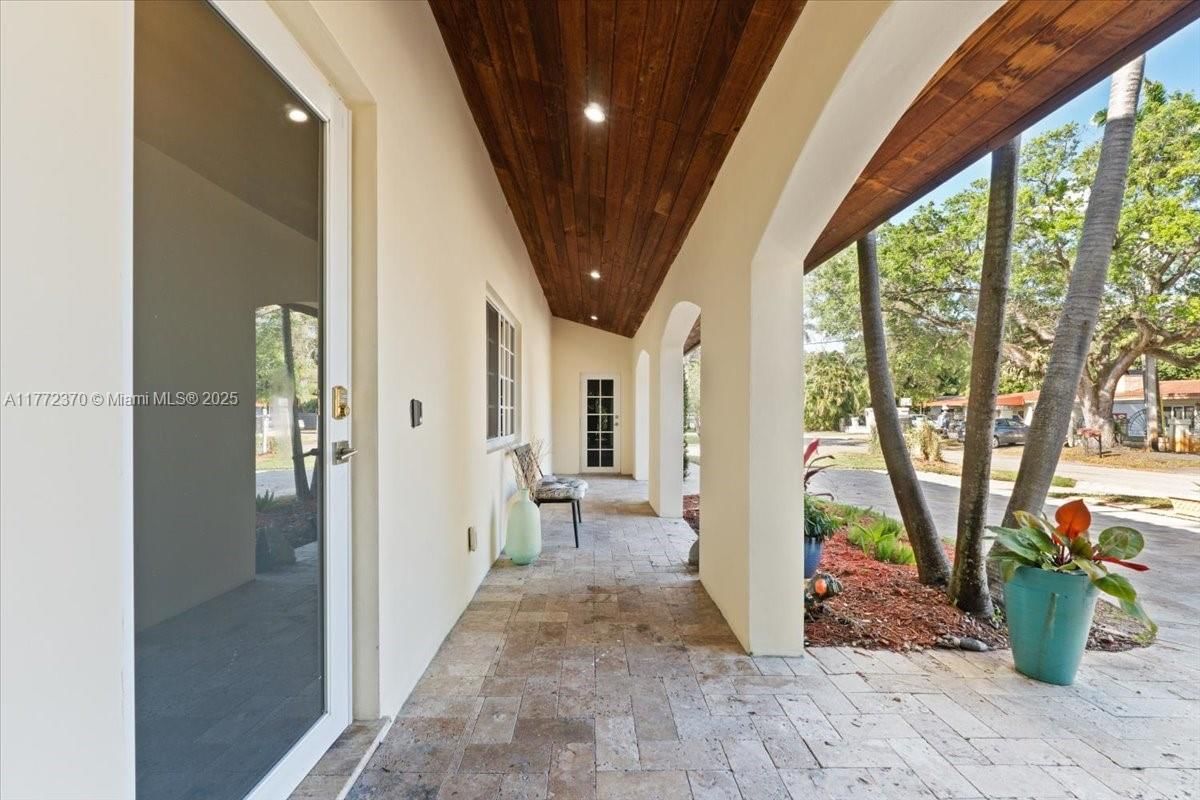 Real estate property located at 2519 30th Ave, Broward, Riverland Manors, Fort Lauderdale, FL