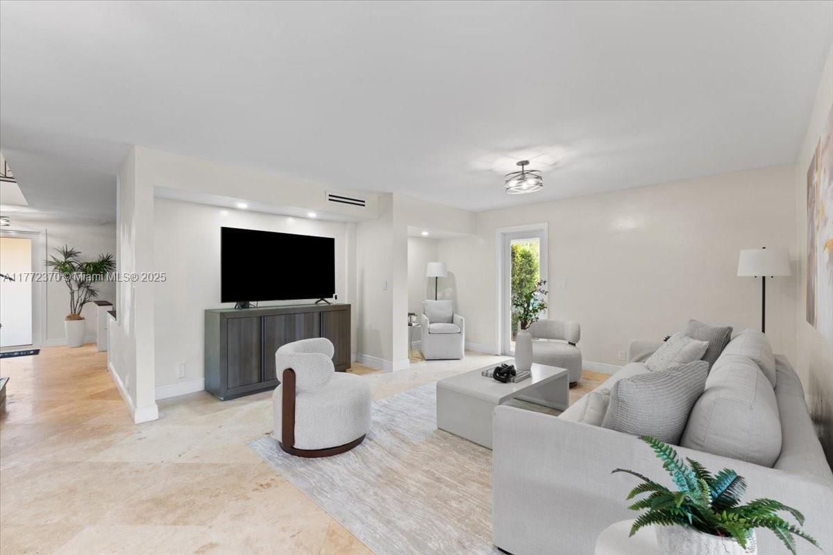 Real estate property located at 2519 30th Ave, Broward, Riverland Manors, Fort Lauderdale, FL