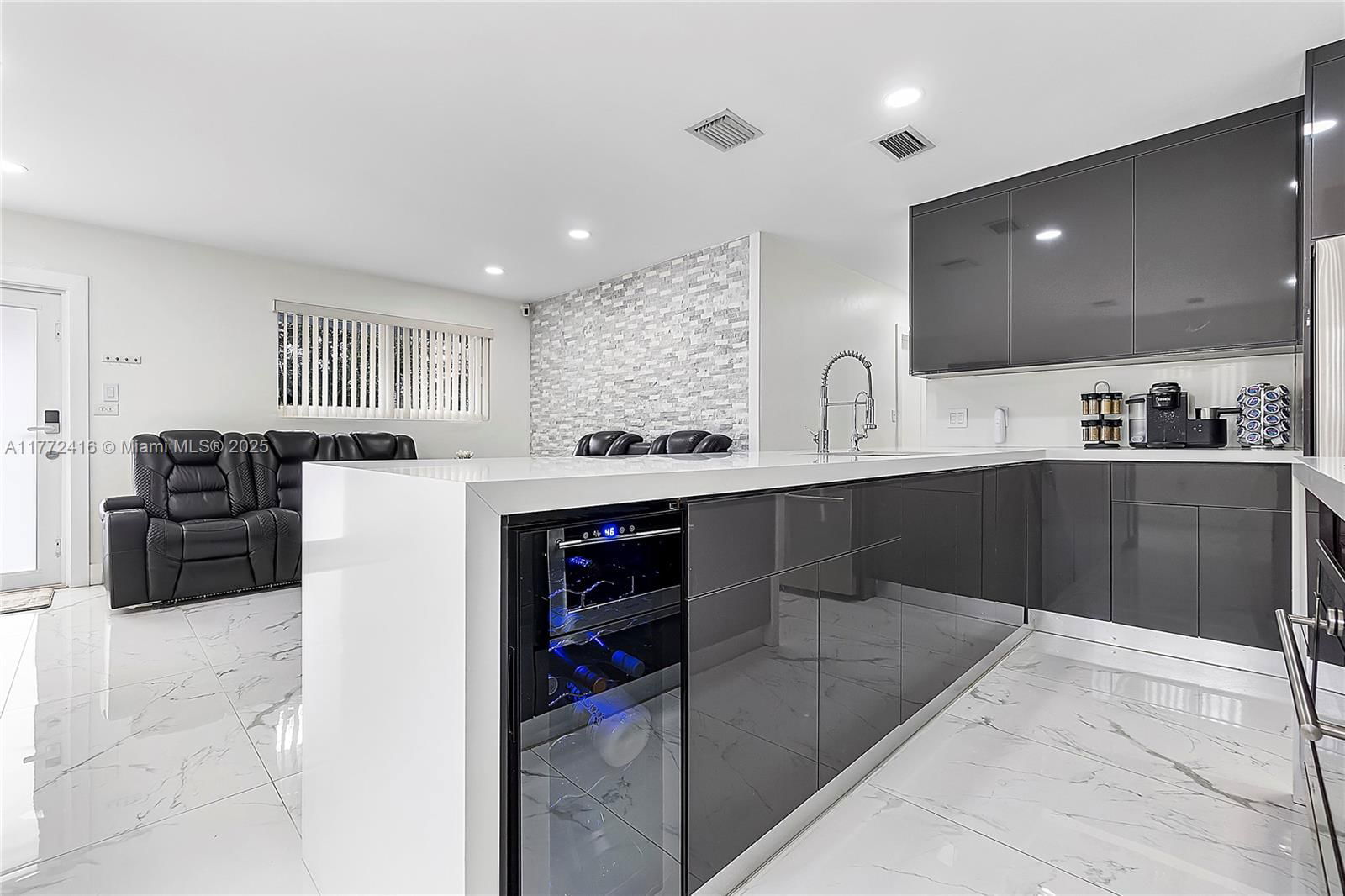 Real estate property located at 910 70th Ave, Broward, Boulevard Heights Sec 5, Hollywood, FL