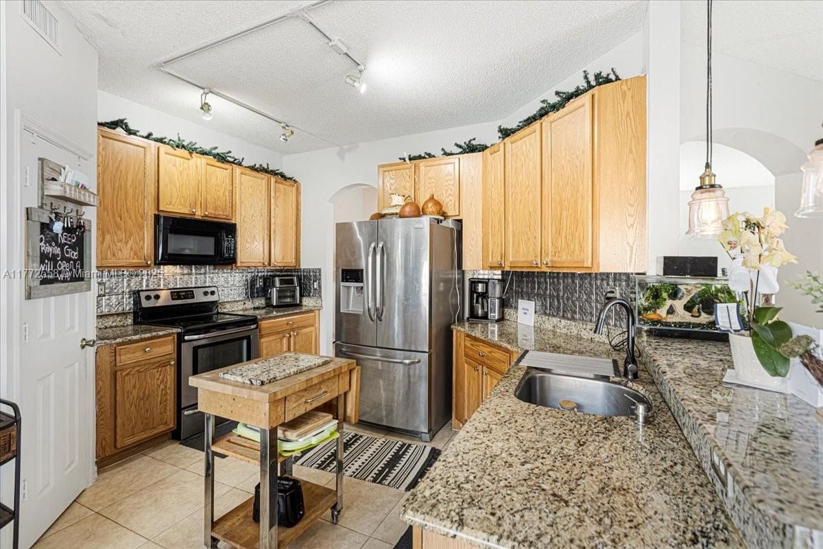 Real estate property located at 3745 Woodfield Ct, Broward, Banyan Trails, Coconut Creek, FL