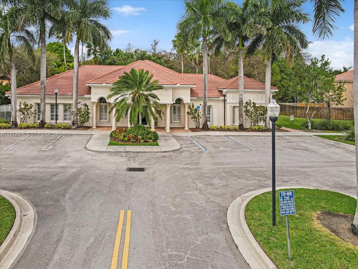 Real estate property located at 3745 Woodfield Ct, Broward, Banyan Trails, Coconut Creek, FL
