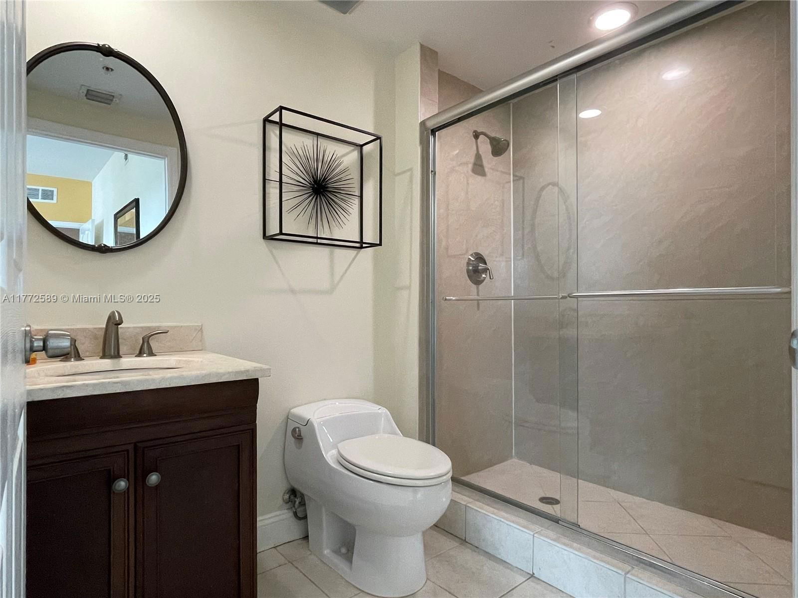 Real estate property located at 14951 Royal Oaks Ln #808, Miami-dade, The Oaks I Condo, North Miami, FL