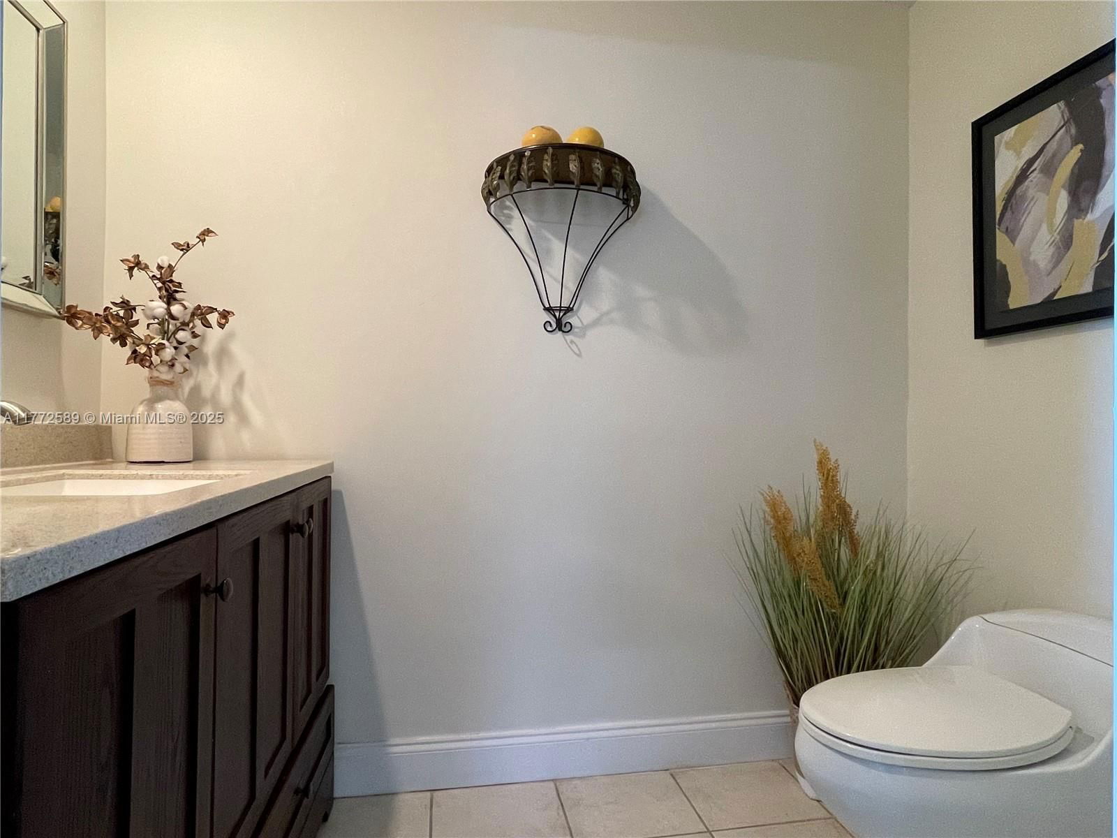 Real estate property located at 14951 Royal Oaks Ln #808, Miami-dade, The Oaks I Condo, North Miami, FL