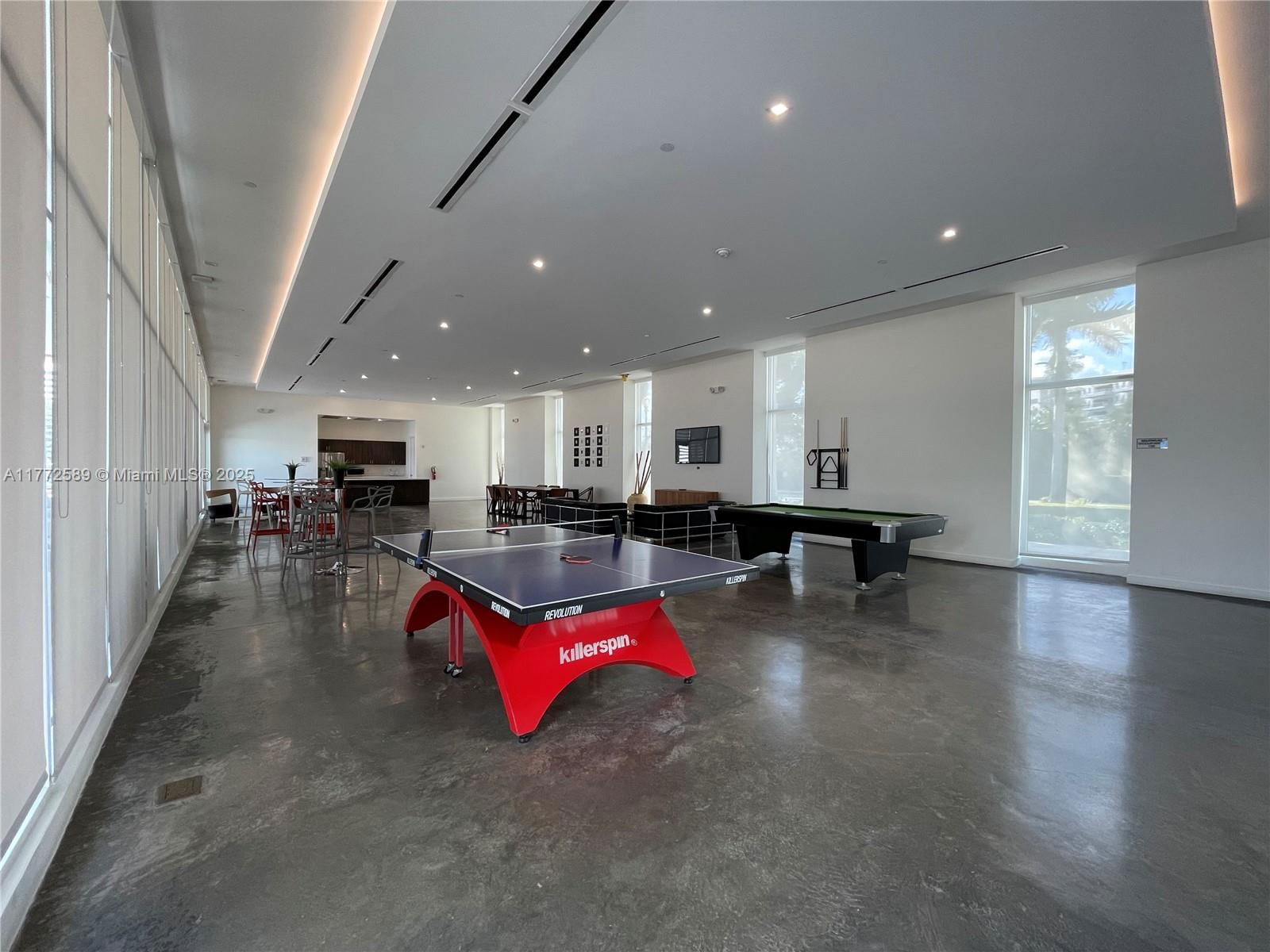 Real estate property located at 14951 Royal Oaks Ln #808, Miami-dade, The Oaks I Condo, North Miami, FL