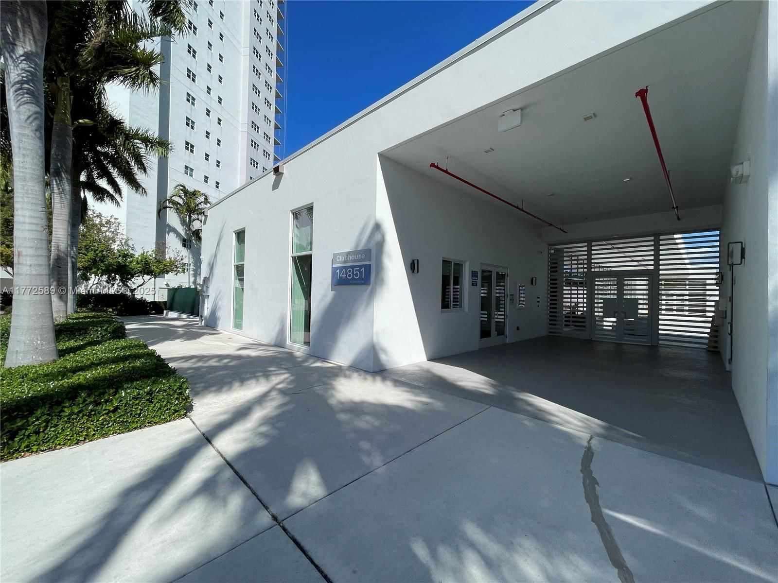 Real estate property located at 14951 Royal Oaks Ln #808, Miami-dade, The Oaks I Condo, North Miami, FL