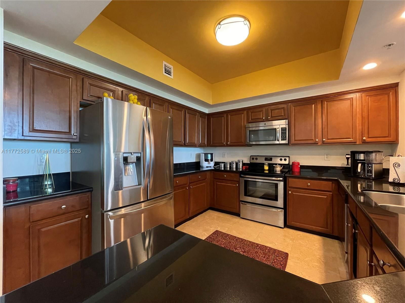 Real estate property located at 14951 Royal Oaks Ln #808, Miami-dade, The Oaks I Condo, North Miami, FL
