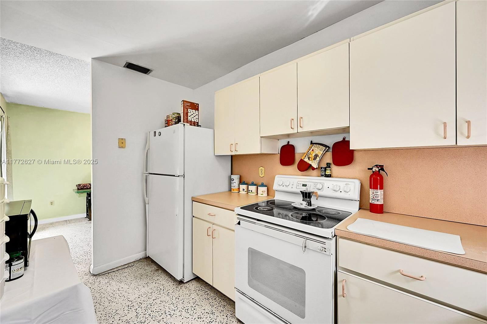 Real estate property located at 12100 191st Ter, Miami-dade, Los Angeles Estates Sec 2, Miami, FL