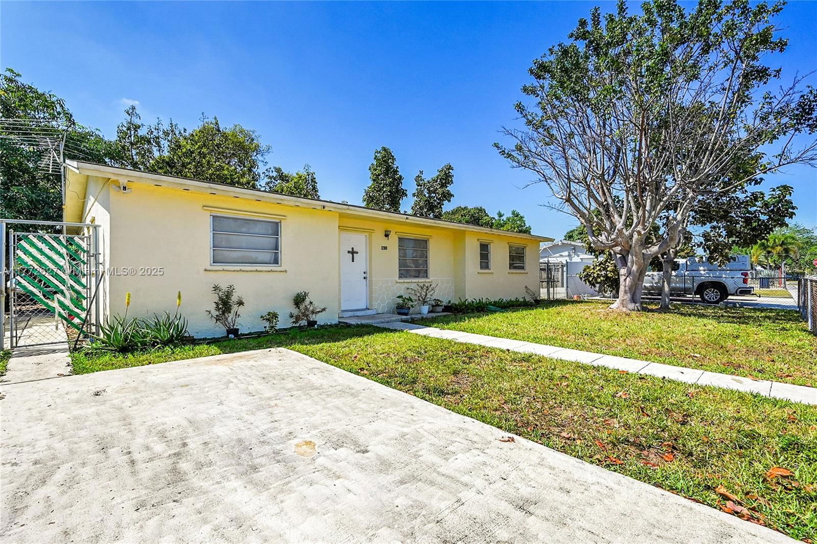 Real estate property located at 12100 191st Ter, Miami-dade, Los Angeles Estates Sec 2, Miami, FL