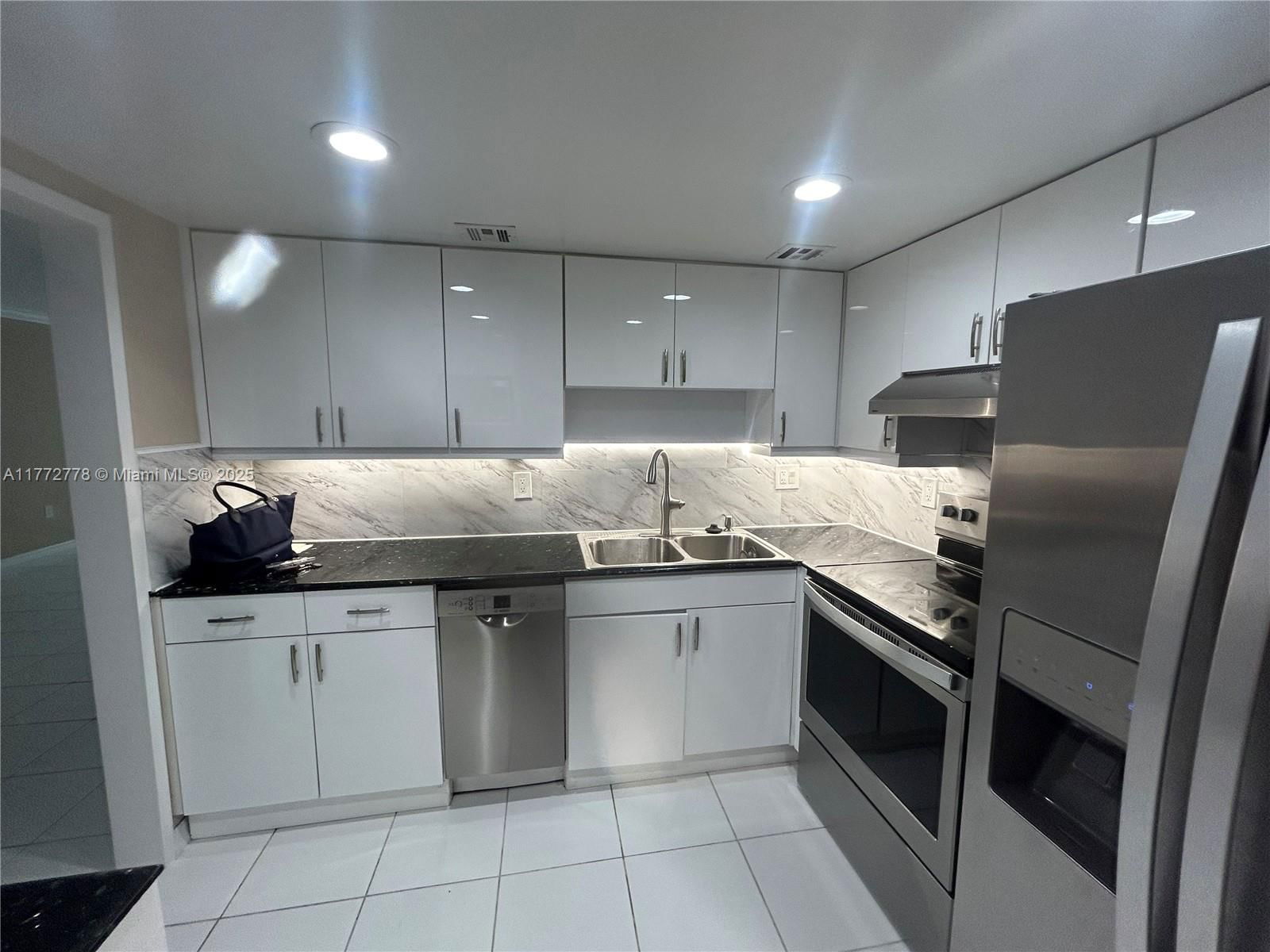 Real estate property located at 5701 Collins Ave #812, Miami-dade, Arlen Beach Condo, Miami Beach, FL