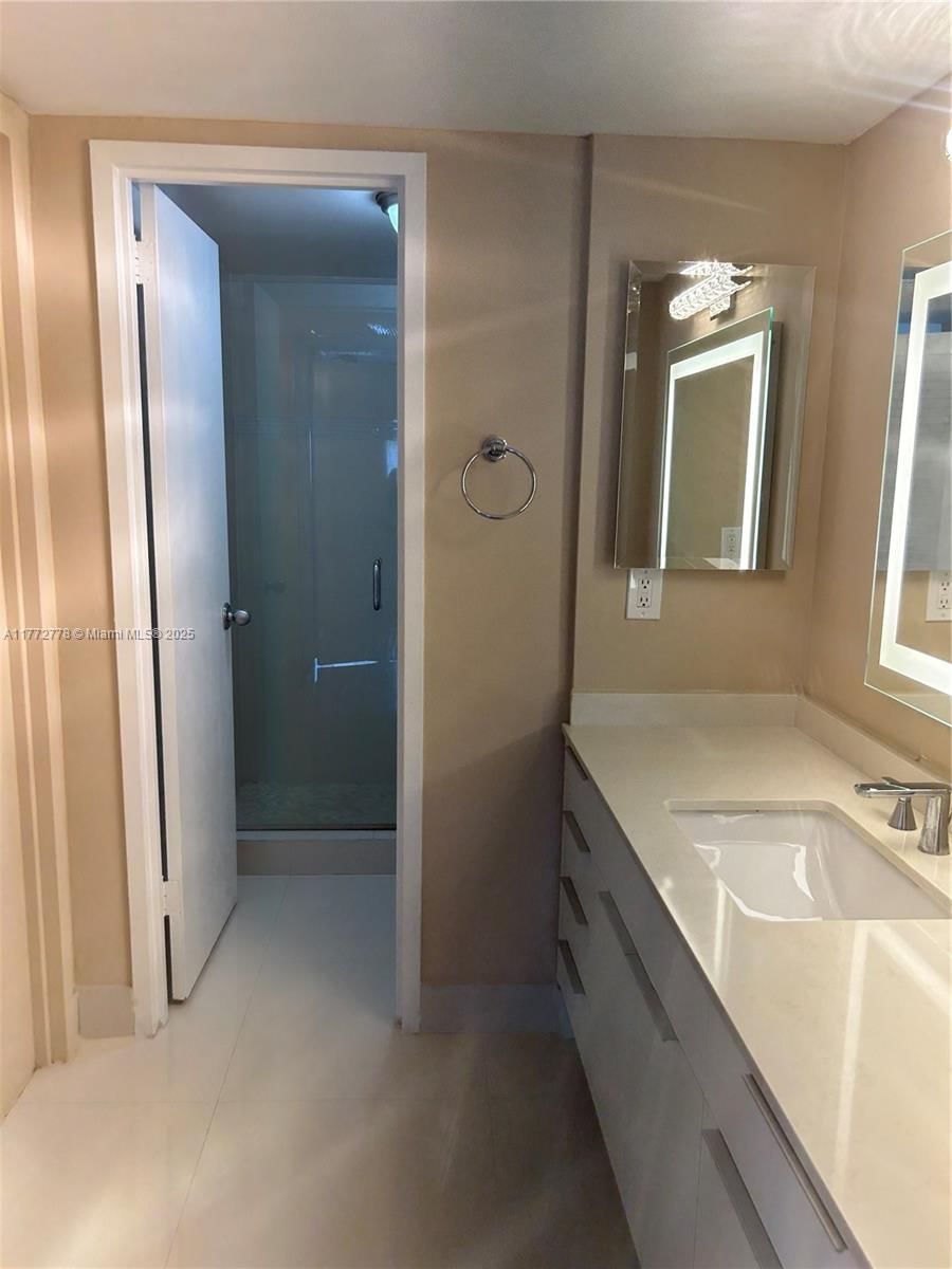 Real estate property located at 5701 Collins Ave #812, Miami-dade, Arlen Beach Condo, Miami Beach, FL