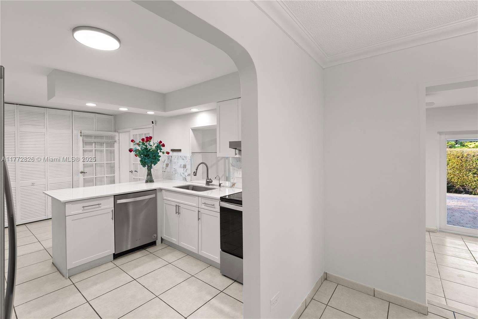 Real estate property located at 9815 21st St, Miami-dade, Westbrooke Gardens, Miami, FL