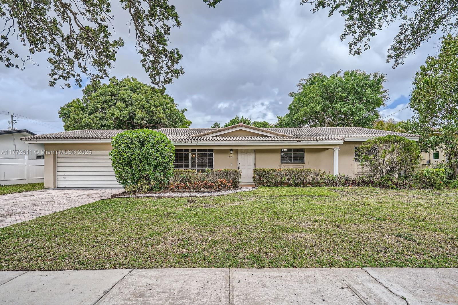 Real estate property located at 7301 11th St, Broward, Mirror Lake Estates Sec T, Plantation, FL